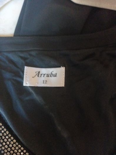 Arruba Long Black  Dress With  A Diamond V- Neckline. S.12.  New.- No Tag.