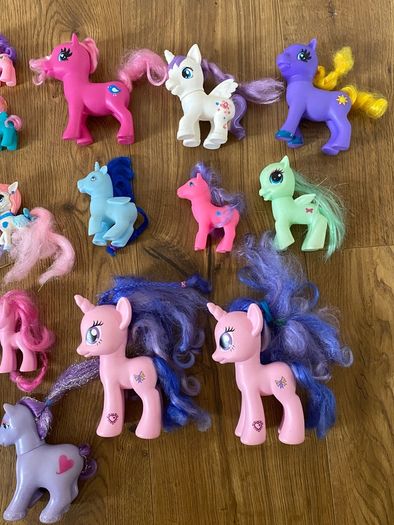 Bundle of 25 Kids Pony Toys / Figures