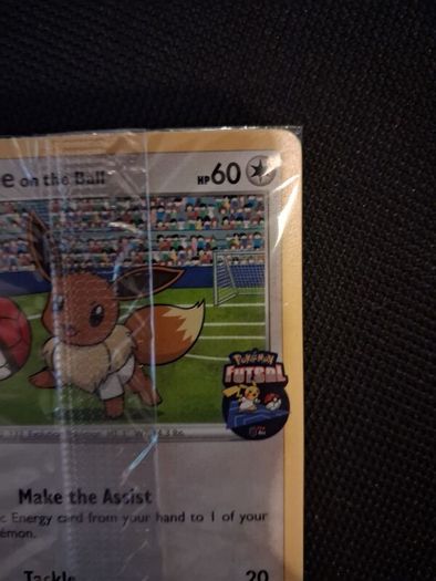 Pokemon Card : Eevee on the ball 002