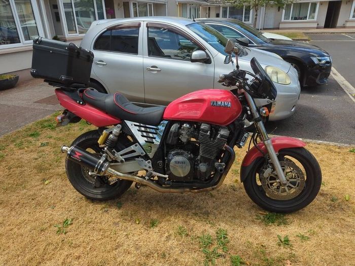 Yamaha XJR 1200