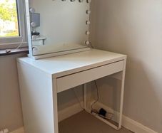 IKEA MICKE Desk White Perfect as Makeup Vanity Desk Excellent Condition