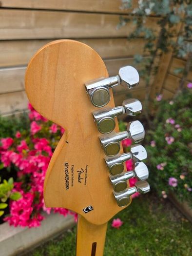 Squier Standard Series Stratocaster - Black & Chrome Special Edition