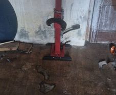 spring compressor