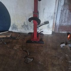 spring compressor