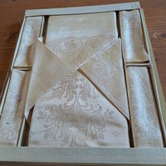 Vintage Damask tablecloth and napkins