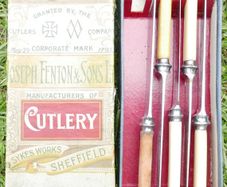 Antique Bone Handle Knives in Original Box Collectable