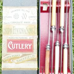 Antique Bone Handle Knives in Original Box Collectable