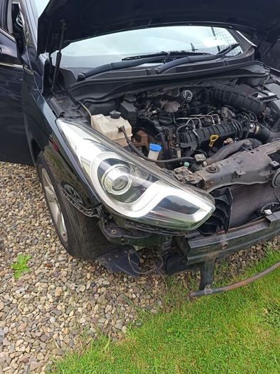 Hyundai i40 breaking