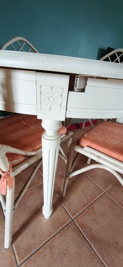 Dinning table & 4 chairs