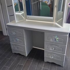 dressing table