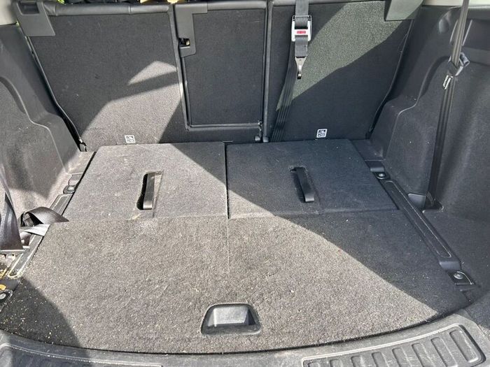 2018 Land Rover Discovery Sport HSE  7 Seater