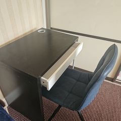desk and chair30