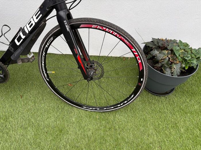 Cube hybrid bike