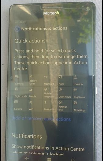 Microsoft Lumia 950XL Mobile Phone (Black).