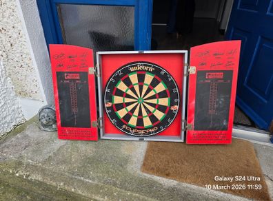 dart board and case