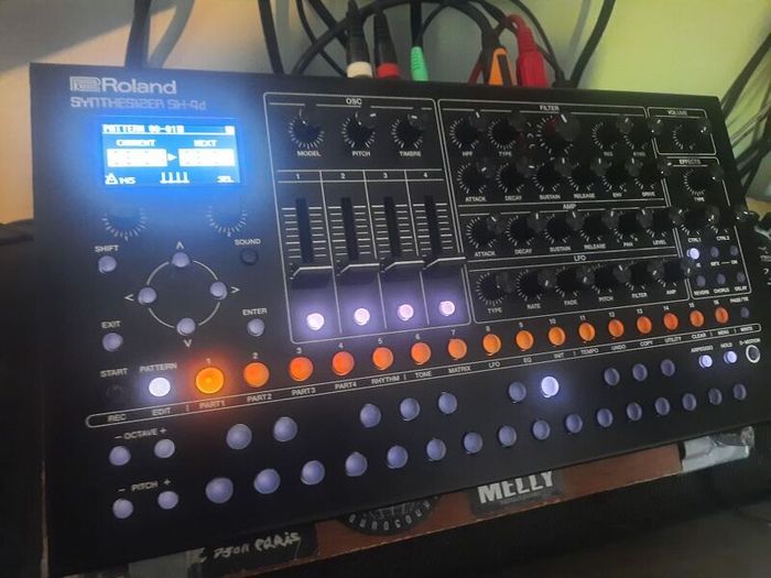 Roland SH4D
