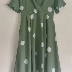 green dress