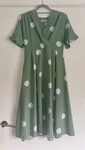 green dress