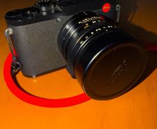 leica q2 in excellent condition, used rarely, boxed