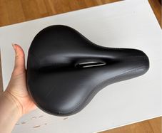 Universal Cycle Saddle