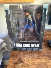 Daryl Dixon Deluxe Action Figure
