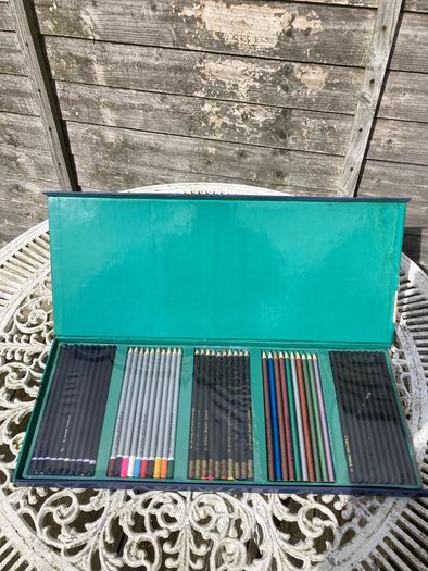 50 artist's pencils