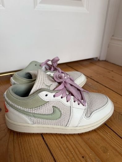 Nike Air Jordan 1 Low Trainers EU Size 37.5