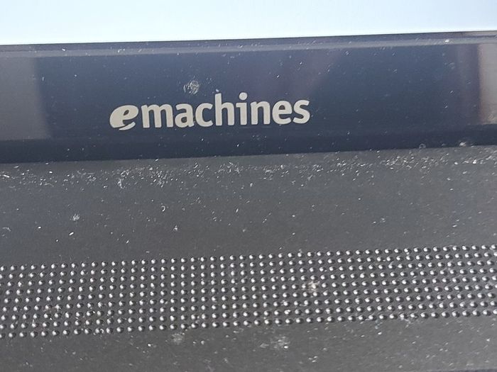 emachines E732 Series 15. inch Laptop, Model ZRDB, Intel Pentium CPU P6200, 2.13GHz, 3GB Ram, 218GB SSD, Windows 7, 64bit, Firefox, Opera, Chrome and VLC