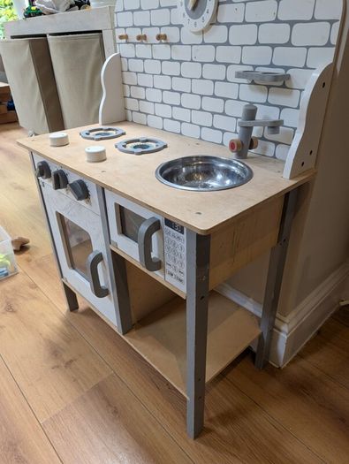 toy kitchen and accessories
