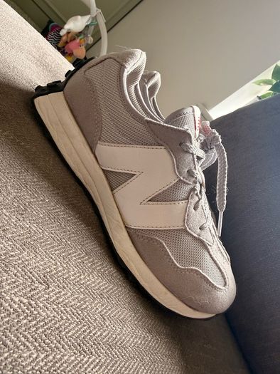 New Balance 327s UK4