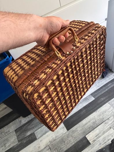 Unused picnic basket