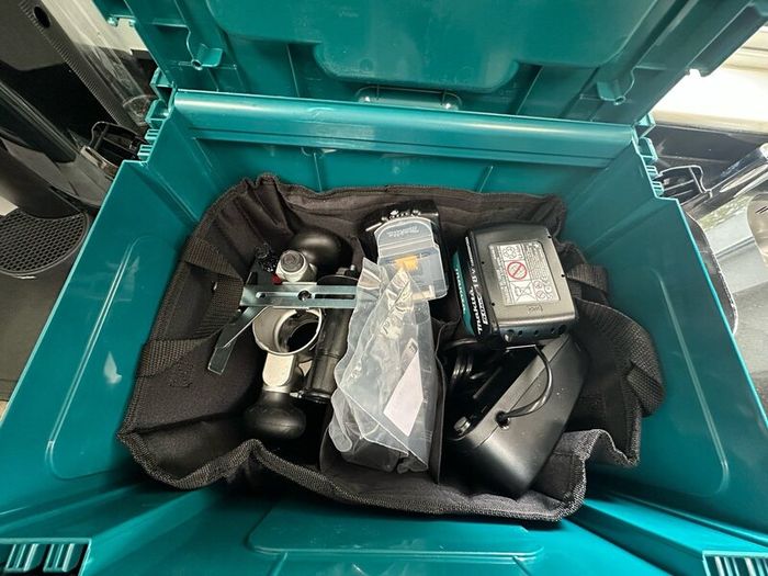 Makita DRT50ZJX9 cordless router brand new