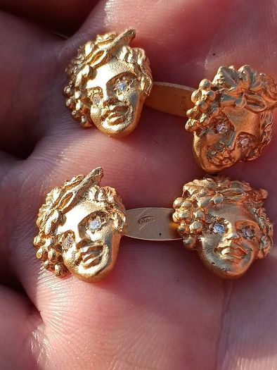 A Stunning pair of Mid Nineteenth Century Gilt Silver Cufflinks with Diamond Eyes
