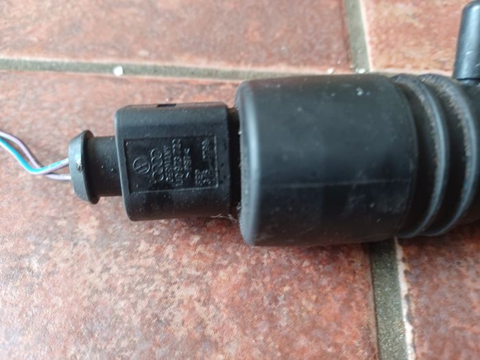 Original Windscreen Water Pump AUDI VW SKODA