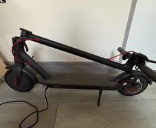 Xiaomi Electric Scooter (Black) Excellent Condition New Puncture-Proof Tyres