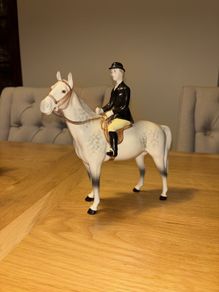 Beswick Huntswoman 1730