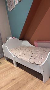 Toddler bed with mattress