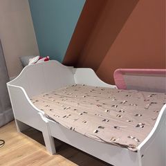 Toddler bed with mattress