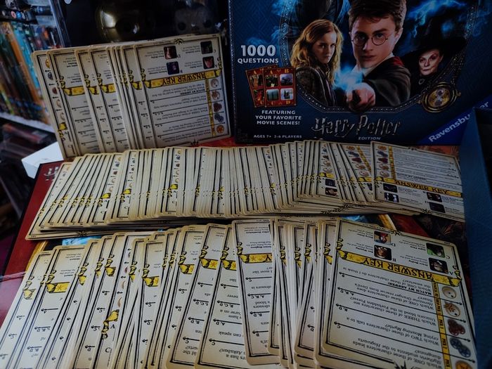 Pictopia ! Harry Potter Edition ! The Ultimate Picture-Trivia Family Game ! Includes Fantastic Books ! by Ravensburger !