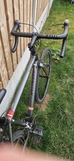 Specialized gravel bike ( serviced )( delivery )
