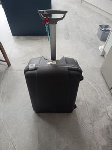 Hard shell Samsonite suitcase