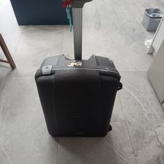 Hard shell Samsonite suitcase