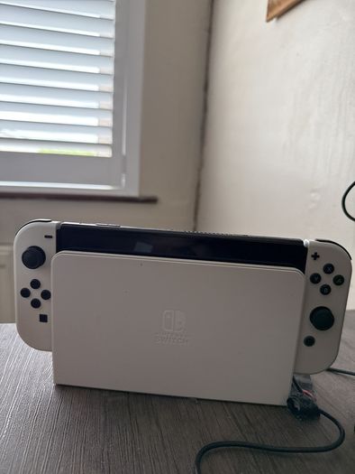 Nintendo switch OLED (White)