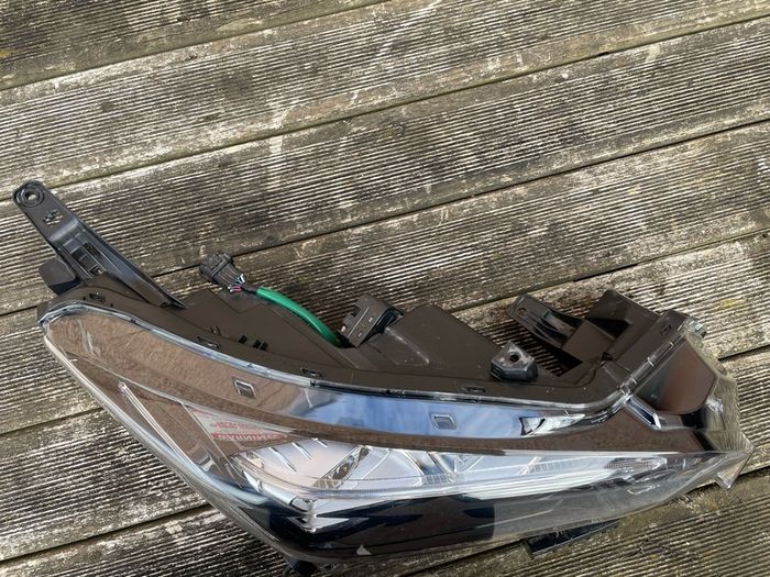 Nissan Leaf Headlight Driver side 2019