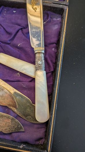 Antique EPNS Mother-of-Pearl Fish Cutlery 12 Piece Cased Set Damaged