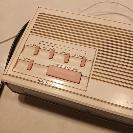 Vintage Sanyo Clock Radio