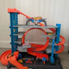 Hot wheels ultimate shark garage