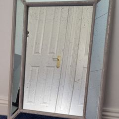 Antique-style mirror