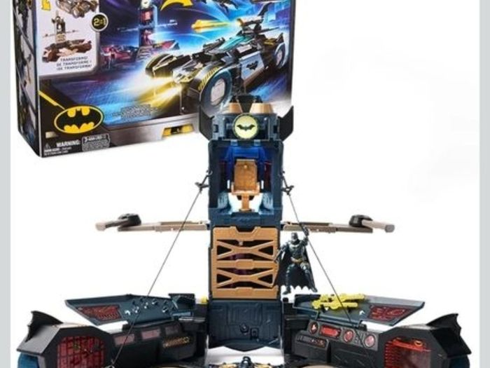 Batman Transforming Batmobile Lair