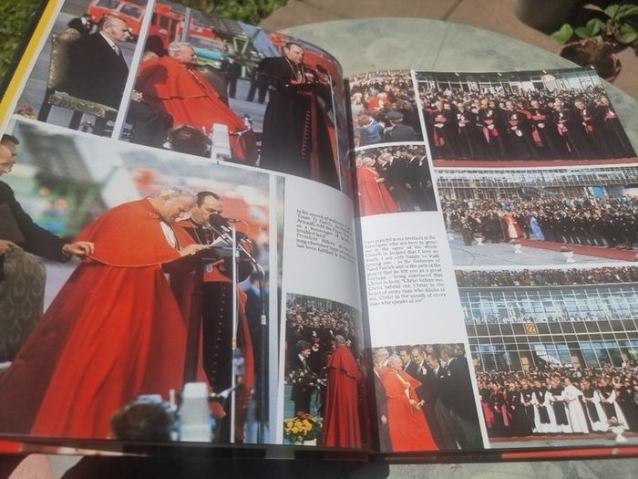 The Pope in Ireland: A Pictorial Record (Hardcover)